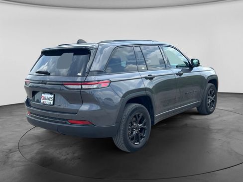 Used 2024 Jeep Grand Cherokee Altitude AWD/4WD image 8
