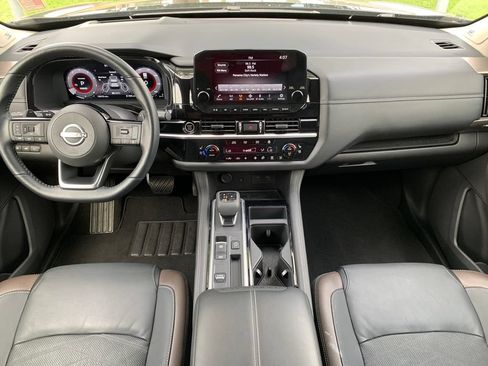 Used 2024 Nissan Pathfinder Platinum FWD image 19