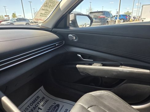 Used 2024 Hyundai Elantra Limited FWD image 11