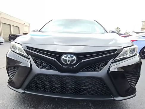 Used 2019 Toyota Camry SE FWD image 6