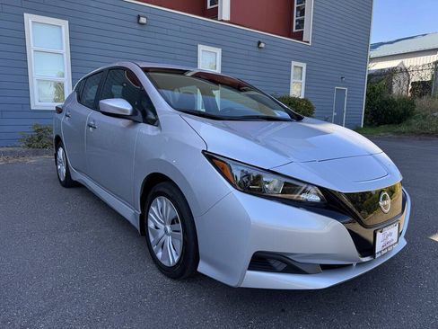 Used 2025 Nissan Leaf S FWD image 4
