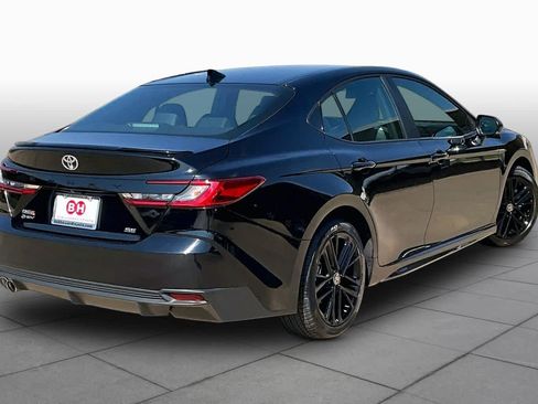 Used 2025 Toyota Camry SE FWD image 13