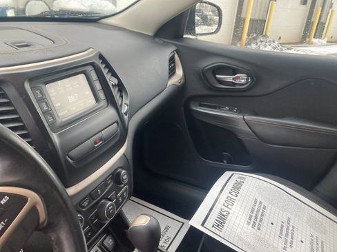 Used 2017 Jeep Cherokee Latitude image 16