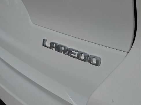 Used 2025 Jeep Grand Cherokee L Laredo image 8
