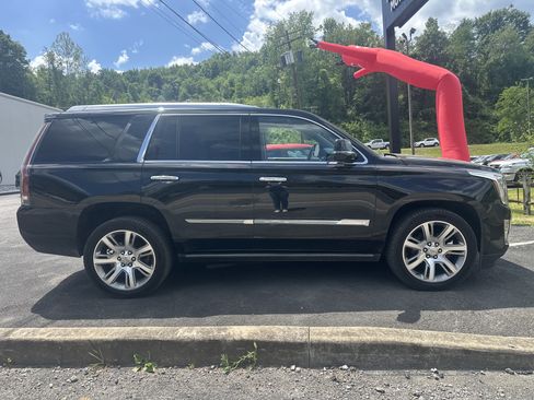 Used 2016 Cadillac Escalade Premium AWD/4WD image 3