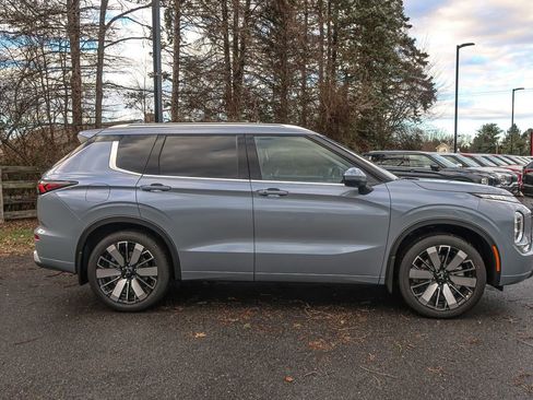 New 2026 Mitsubishi Outlander SEL FWD image 9