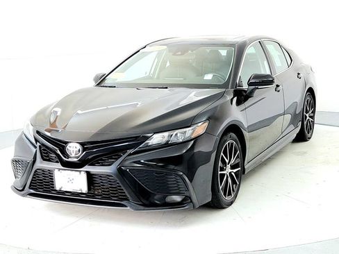Used 2024 Toyota Camry SE w/ Cold Weather Package AWD/4WD image 2