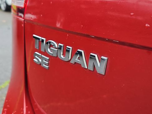 Used 2018 Volkswagen Tiguan SE image 28
