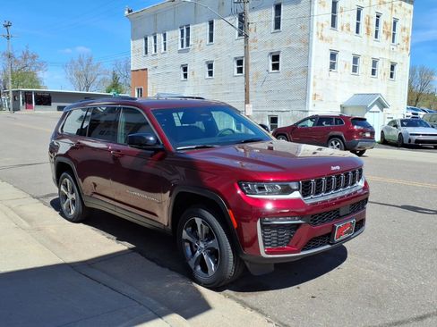 New 2026 Jeep Grand Cherokee L Limited w/ Trailer Tow Package AWD/4WD image 4