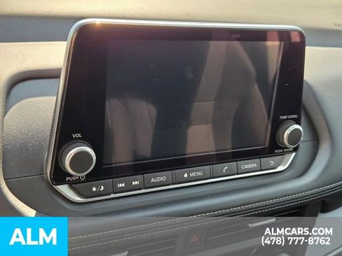 Used 2025 Nissan Rogue SV image 18