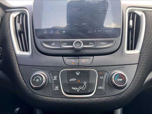 Used 2025 Chevrolet Malibu LS image 28