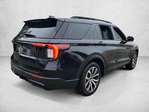 Used 2025 Ford Explorer ST-Line w/ Premium Package image 7