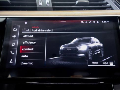 Used 2022 Audi e-tron Premium Plus image 15