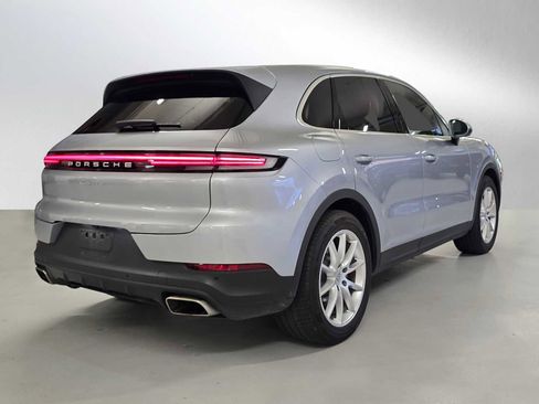 Used 2024 Porsche Cayenne image 5