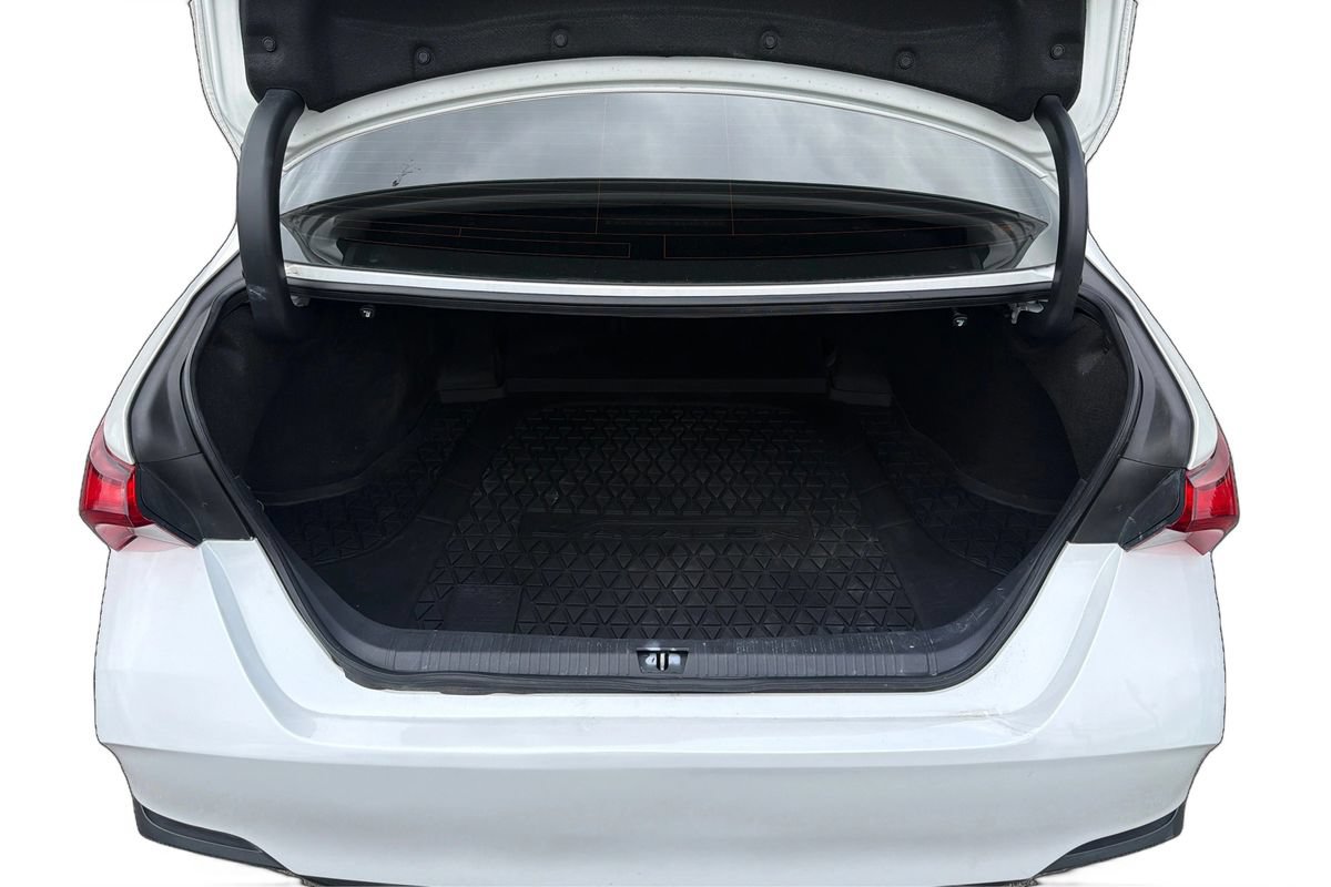 Used 2022 Toyota Avalon XSE FWD image 12