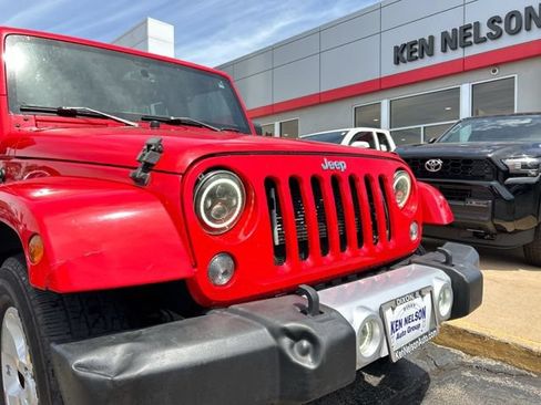 Used 2015 Jeep Wrangler Unlimited Sahara w/ Connectivity Group AWD/4WD image 4