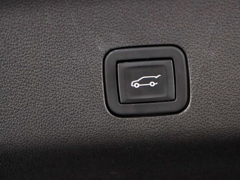 Used 2023 Chevrolet Suburban High Country image 36