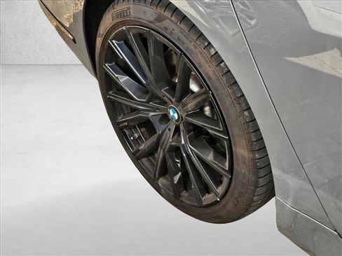 Used 2022 BMW 740i w/ M Sport Package image 8