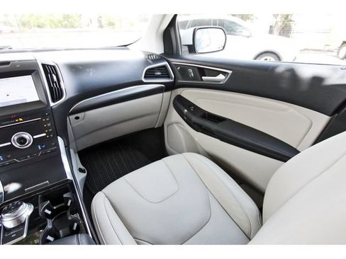Used 2019 Ford Edge Titanium w/ Equipment Group 301A FWD image 9