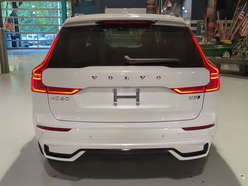 Used 2025 Volvo XC60 B5 Plus AWD/4WD image 9