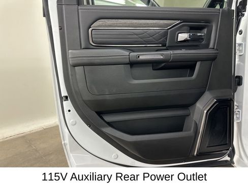 Used 2025 RAM 2500 Limited AWD/4WD image 29