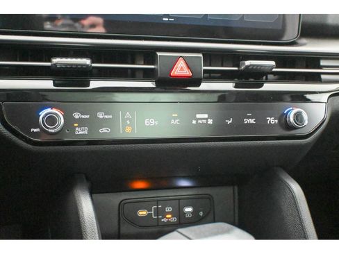 New 2026 Kia Sportage EX w/ EX Panorama Roof Package image 28