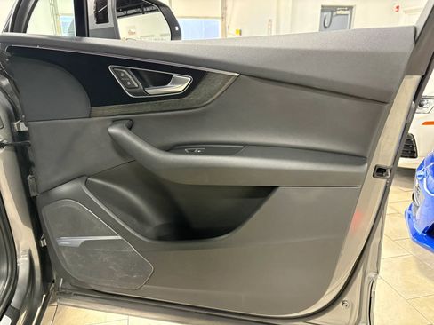 Used 2017 Audi Q7 3.0T Prestige w/ Prestige Package AWD/4WD image 38