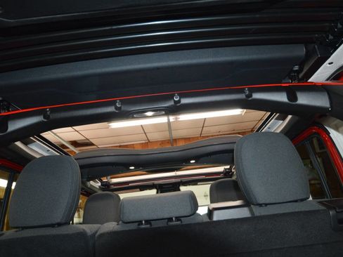 Used 2025 Jeep Wrangler Unlimited Sahara w/ Safety Group image 22