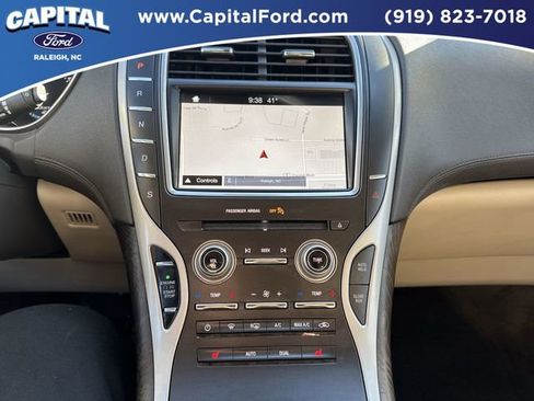 Used 2017 Lincoln MKX Select w/ Select Plus Package image 25