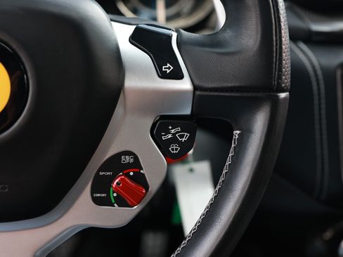 Used 2015 Ferrari California T RWD image 33