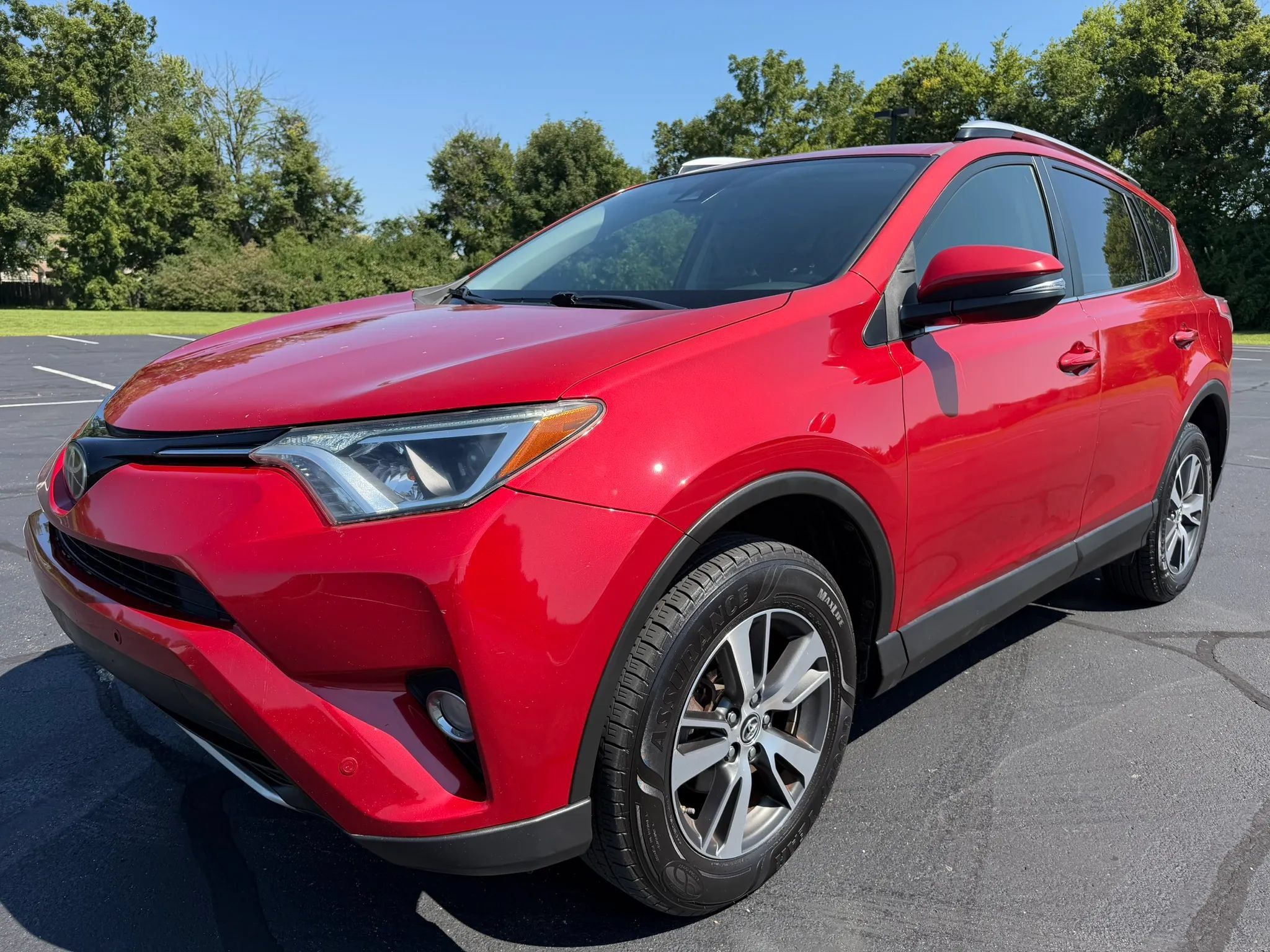 Used 2016 Toyota RAV4 XLE w/ Convenience Package AWD/4WD image 1