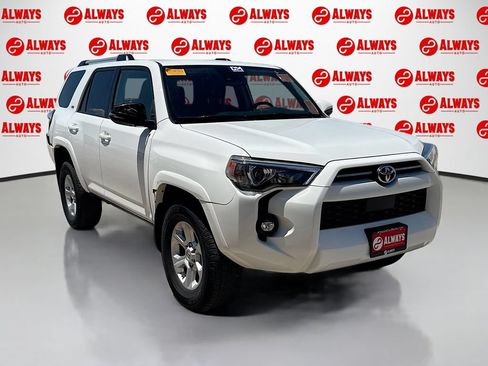 Used 2021 Toyota 4Runner SR5 Premium w/ Moonroof Package RWD image 2