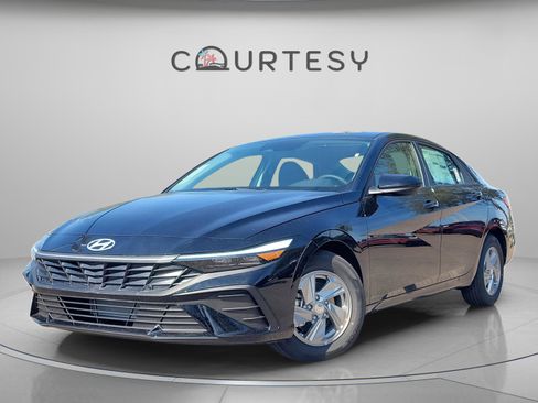 New 2026 Hyundai Elantra SE image 1