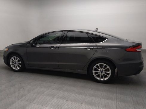 Used 2020 Ford Fusion SE image 3
