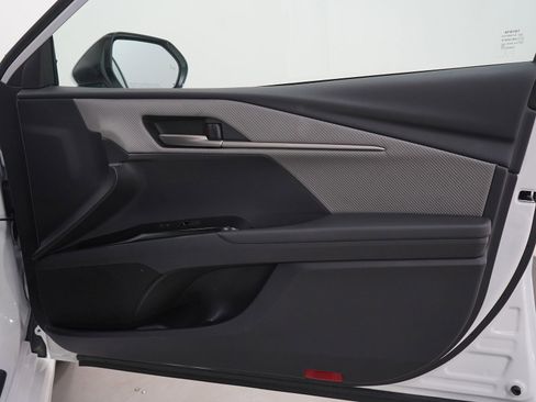 Used 2025 Toyota Camry SE image 9