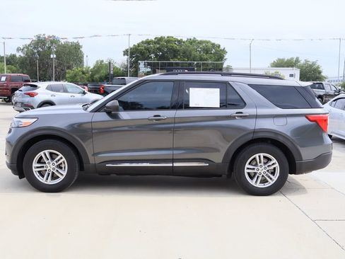 Used 2020 Ford Explorer XLT RWD image 6