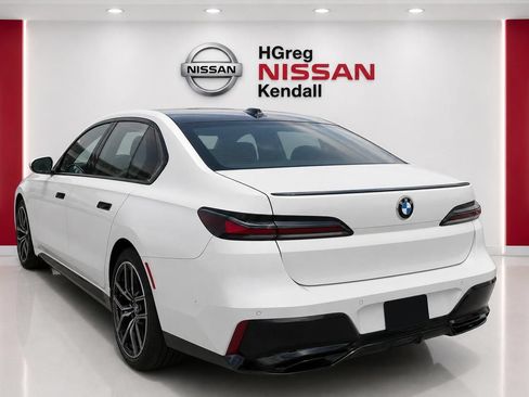 Used 2026 BMW 760i xDrive w/ Premium Package AWD/4WD image 2