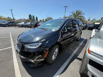 Used 2024 Chrysler Pacifica Touring-L