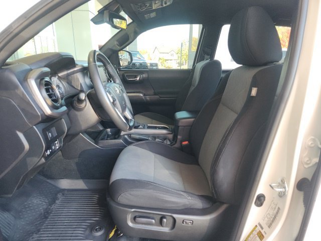 Used 2021 Toyota Tacoma TRD Off-Road AWD/4WD image 18