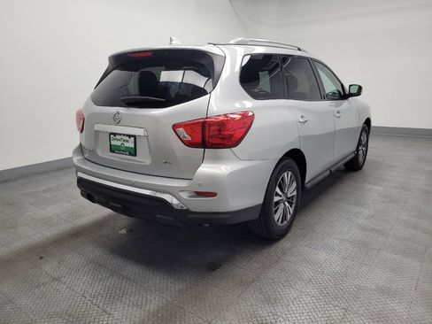 Used 2020 Nissan Pathfinder SV image 9