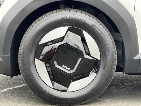 Certified 2024 Kia EV9 Light Long Range RWD image 26