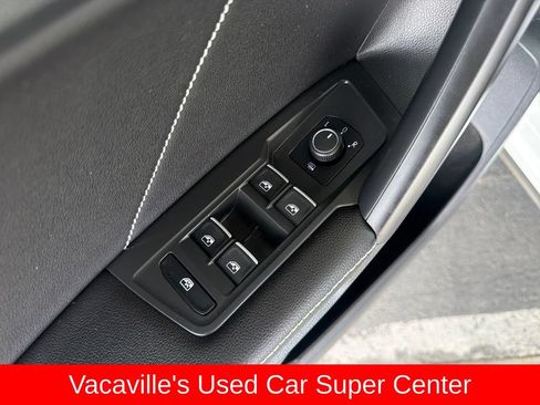 Used 2023 Volkswagen Tiguan SE R-Line FWD image 11