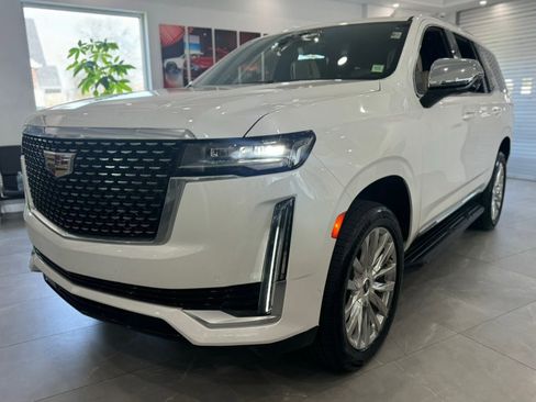Used 2024 Cadillac Escalade Premium Luxury image 3