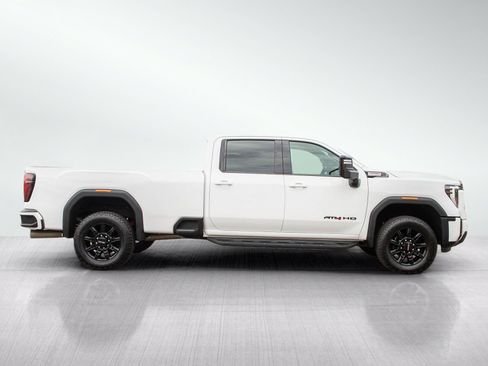 Used 2024 GMC Sierra 2500 AT4 w/ Technology Package AWD/4WD image 7