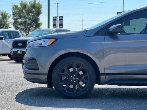 Used 2022 Ford Edge SE w/ Black Appearance Package AWD/4WD image 4