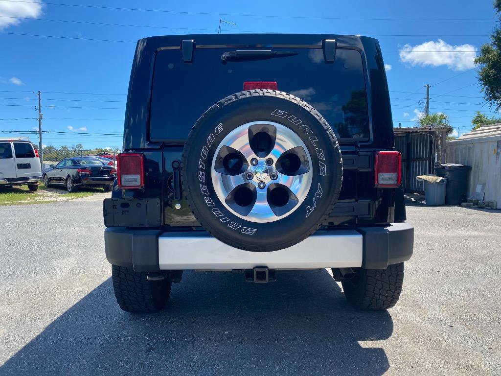 Used 2012 Jeep Wrangler Unlimited Sahara w/ Connectivity Group AWD/4WD image 9