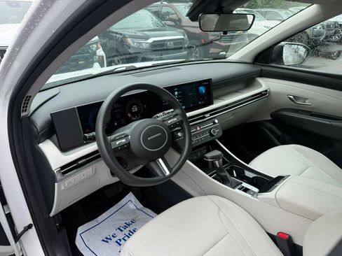 Used 2026 Hyundai Tucson SE FWD image 3