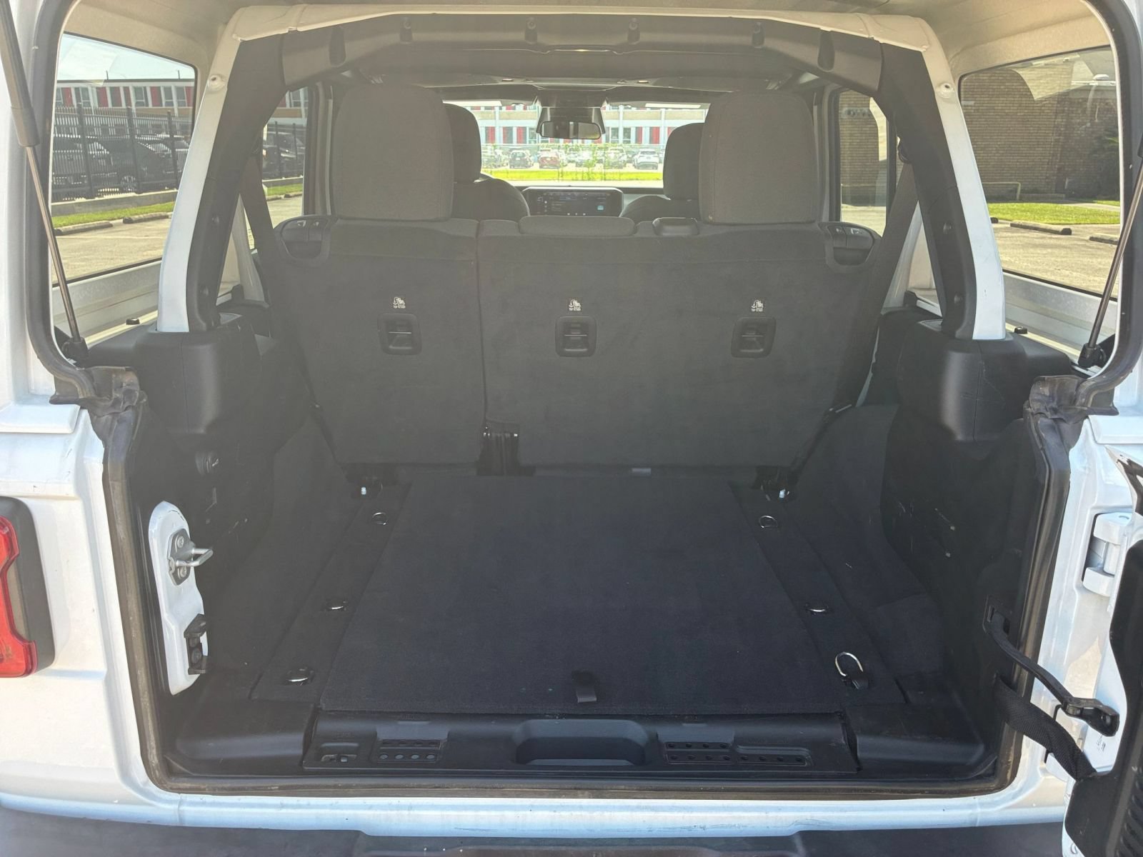 Used 2025 Jeep Wrangler Unlimited Sahara AWD/4WD image 29