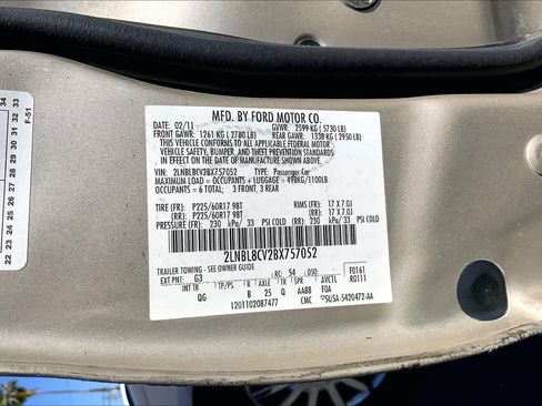 Used 2011 Lincoln Town Car Signature Limited image 31