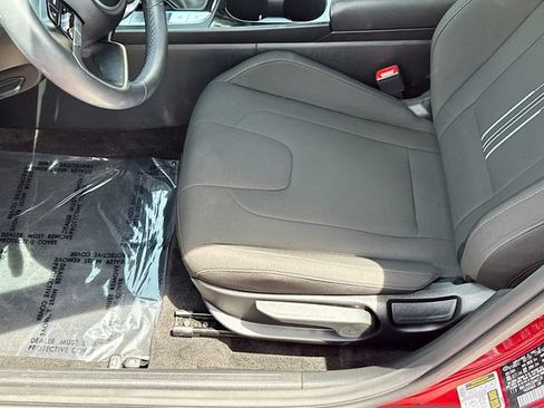 Certified 2025 Hyundai Elantra SEL FWD image 19